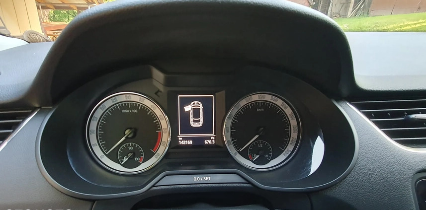 Skoda Octavia cena 64200 przebieg: 143190, rok produkcji 2017 z Błonie małe 254